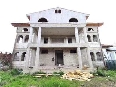 Vila de Vanzare, Campina